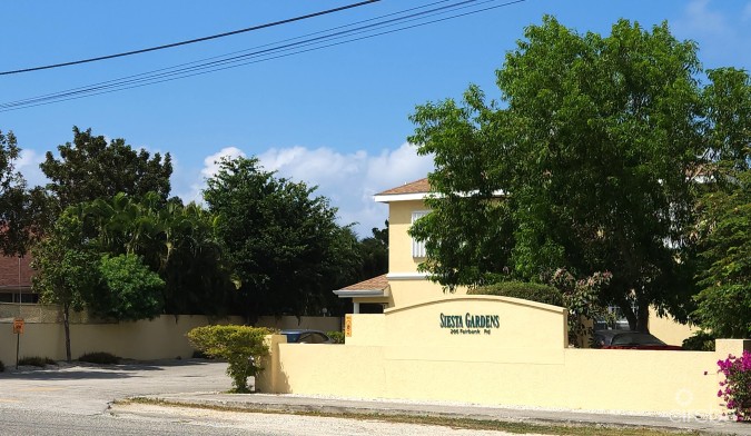 SIESTA GARDENS #9