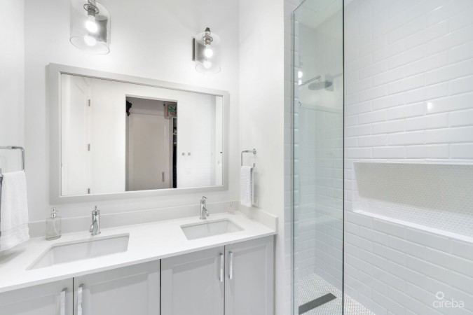 RARE OLEA 3 BED 3.5 BATH CORNER PENTHOUSE