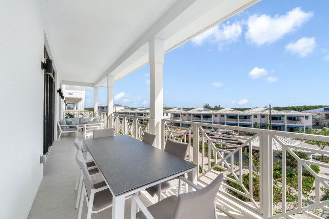 RARE OLEA 3 BED 3.5 BATH CORNER PENTHOUSE