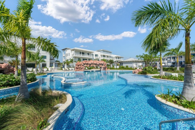 RARE OLEA 3 BED 3.5 BATH CORNER PENTHOUSE