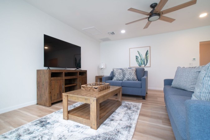LARGE FAMILY HOME CLOSE TO TOWN