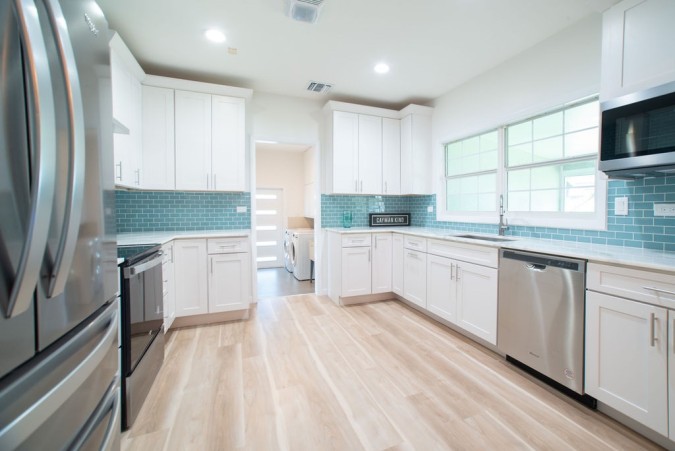 LARGE FAMILY HOME CLOSE TO TOWN