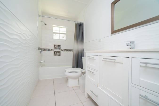 LARGE FAMILY HOME CLOSE TO TOWN
