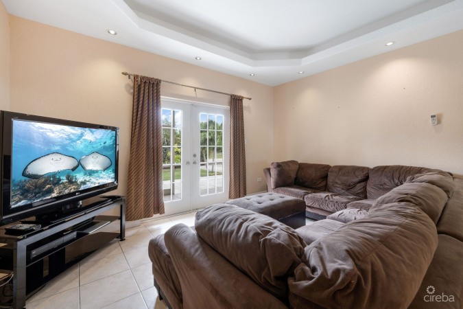 GLADE DRIVE 4 BED PLUS DEN