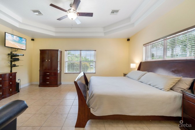 GLADE DRIVE 4 BED PLUS DEN