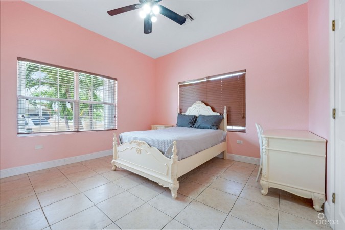 GLADE DRIVE 4 BED PLUS DEN