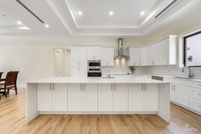 LUXURY DUPLEX OFF MARINA APT 1