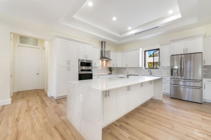 LUXURY DUPLEX OFF MARINA APT 1