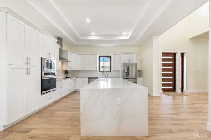 LUXURY DUPLEX OFF MARINA APT 1