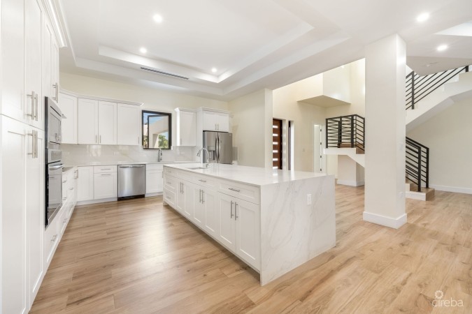 LUXURY DUPLEX OFF MARINA APT 1
