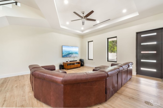 LUXURY DUPLEX OFF MARINA APT 1