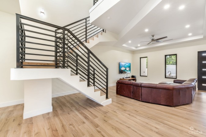LUXURY DUPLEX OFF MARINA APT 1