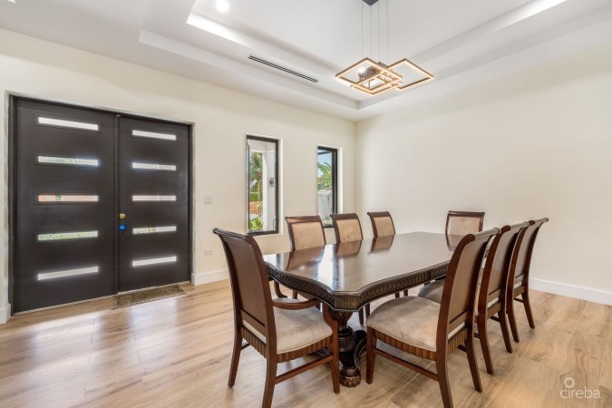 LUXURY DUPLEX OFF MARINA APT 1