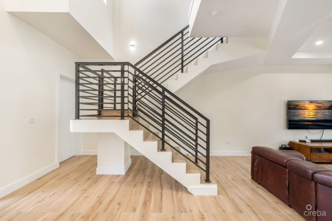 LUXURY DUPLEX OFF MARINA APT 1