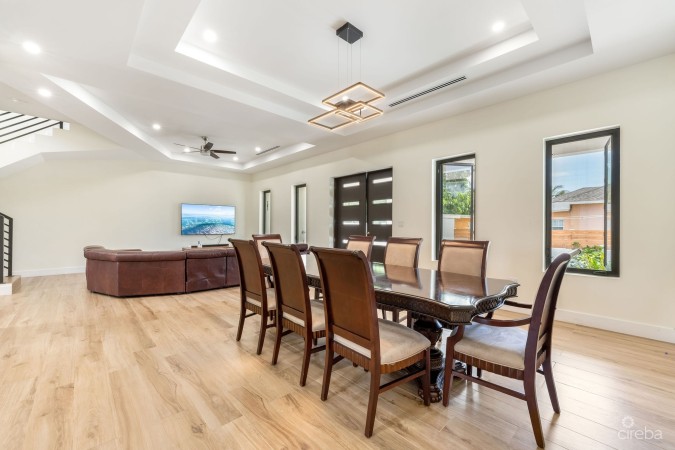 LUXURY DUPLEX OFF MARINA APT 1