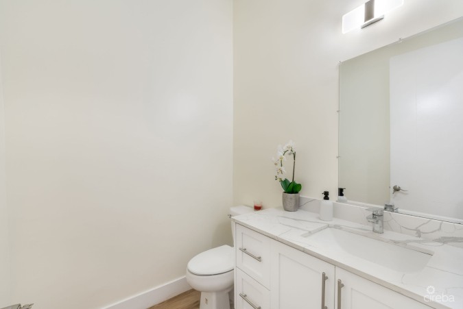 LUXURY DUPLEX OFF MARINA APT 1