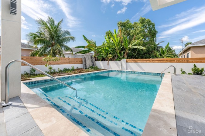 LUXURY DUPLEX OFF MARINA APT 1