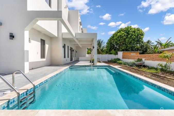 LUXURY DUPLEX OFF MARINA APT 1