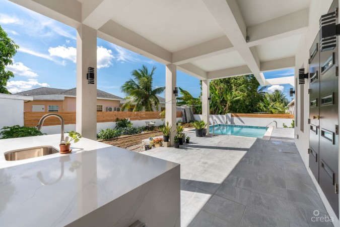 LUXURY DUPLEX OFF MARINA APT 1