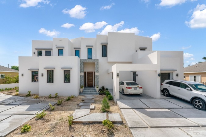 LUXURY DUPLEX OFF MARINA APT 1