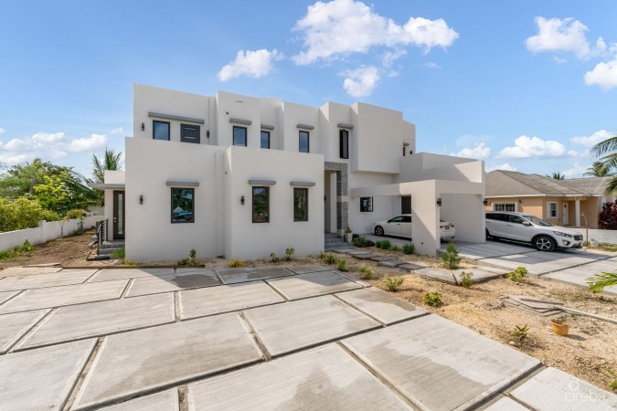 LUXURY DUPLEX OFF MARINA APT 1