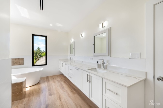 LUXURY DUPLEX OFF MARINA APT 1
