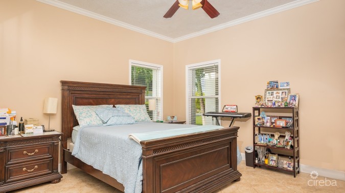 SELKIRK DRIVE DUPLEX - LAWSON RETREAT UNIT 1 & 2