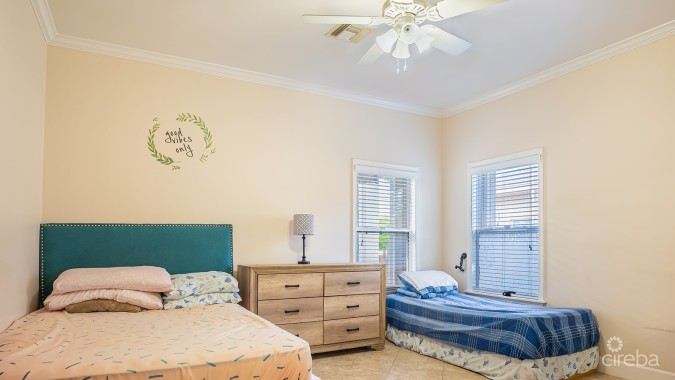 SELKIRK DRIVE DUPLEX - LAWSON RETREAT UNIT 1 & 2
