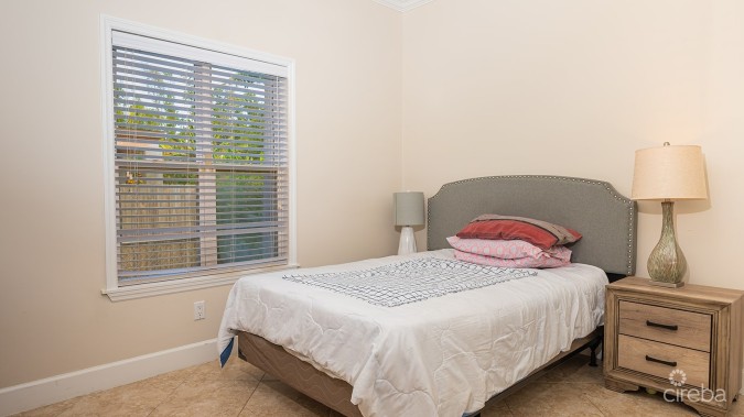 SELKIRK DRIVE DUPLEX - LAWSON RETREAT UNIT 1