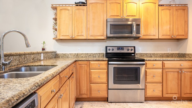 SELKIRK DRIVE DUPLEX - LAWSON RETREAT UNIT 1