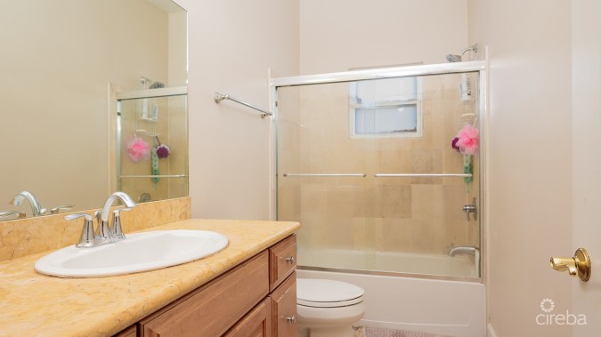 SELKIRK DRIVE DUPLEX - LAWSON RETREAT UNIT 1