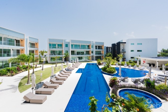 ONE CANAL POINT 10 WITH BOAT DOCK