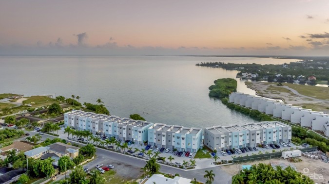 OCEAN CREST, 4 BEDROOM, WATERFRONT + DOCK