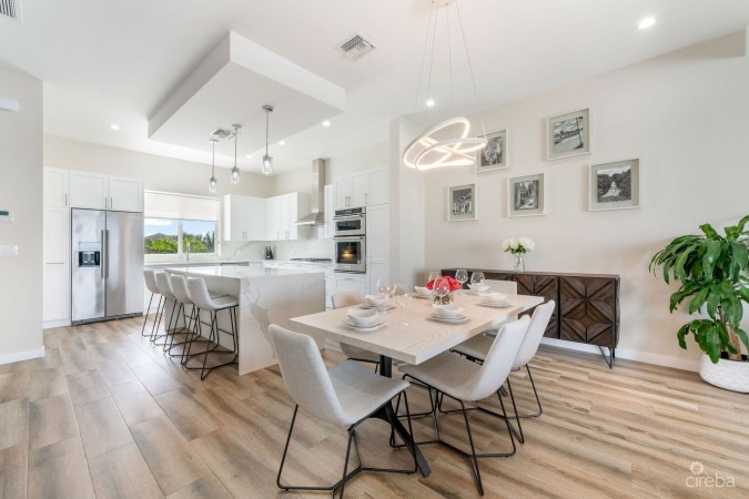 OCEAN CREST, 4 BEDROOM, WATERFRONT + DOCK