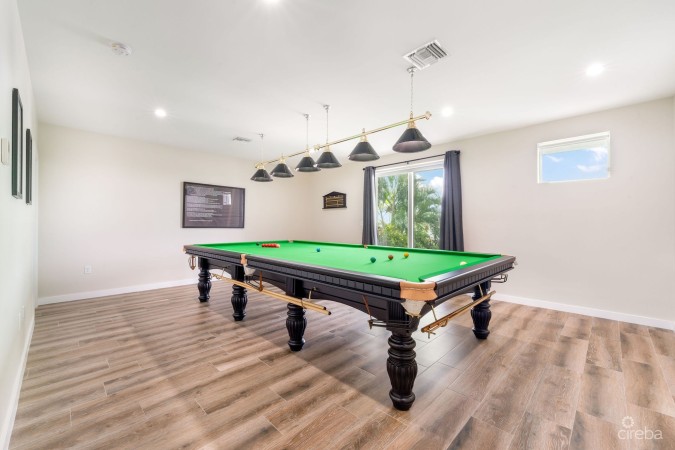 OCEAN CREST, 4 BEDROOM, WATERFRONT + DOCK