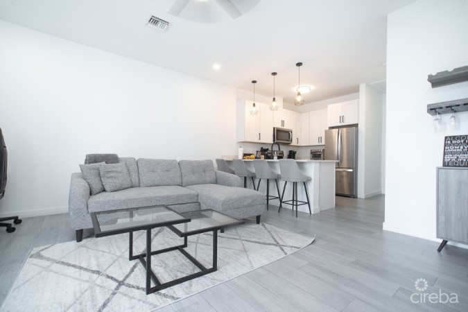 HILTON ESTATES ELEGANT TOP FLOOR UNIT