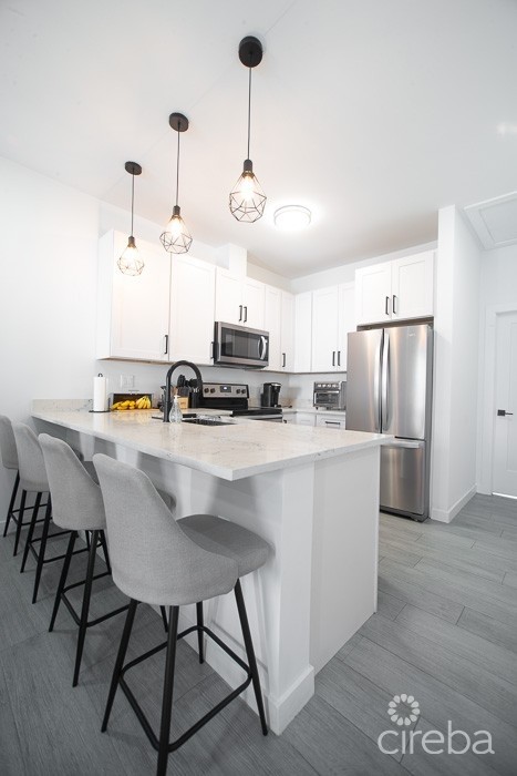HILTON ESTATES ELEGANT TOP FLOOR UNIT