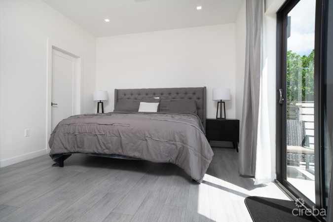 HILTON ESTATES ELEGANT TOP FLOOR UNIT