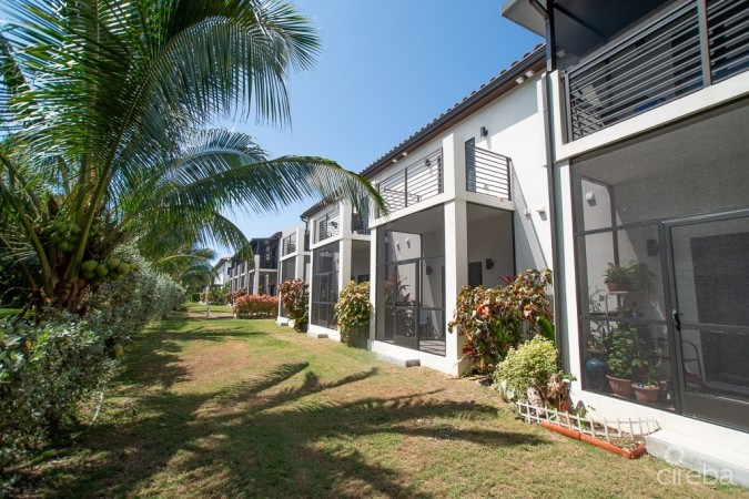 HILTON ESTATES ELEGANT TOP FLOOR UNIT