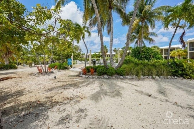 ISLAND HOUSES AT RUM POINT