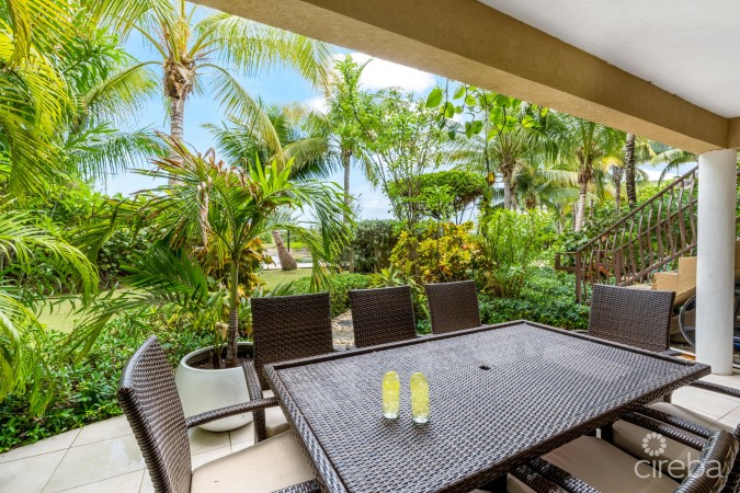 TURNBERRY VILLAS WEST - END UNIT