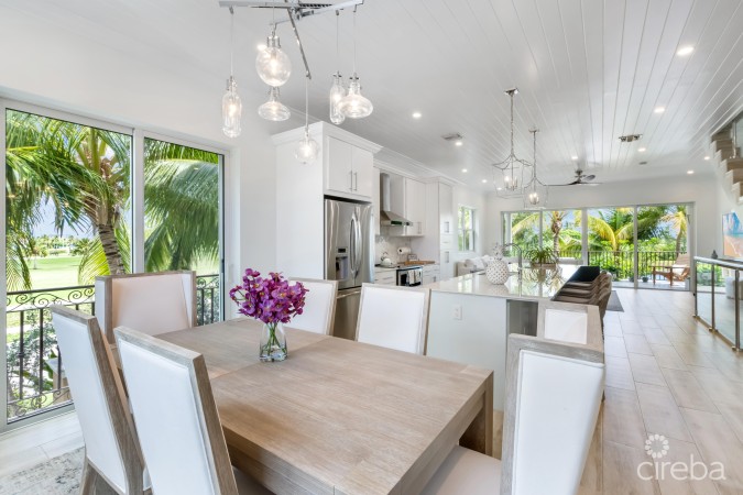 TURNBERRY VILLAS WEST - END UNIT
