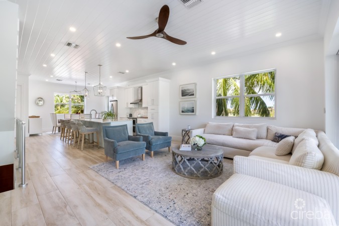 TURNBERRY VILLAS WEST - END UNIT