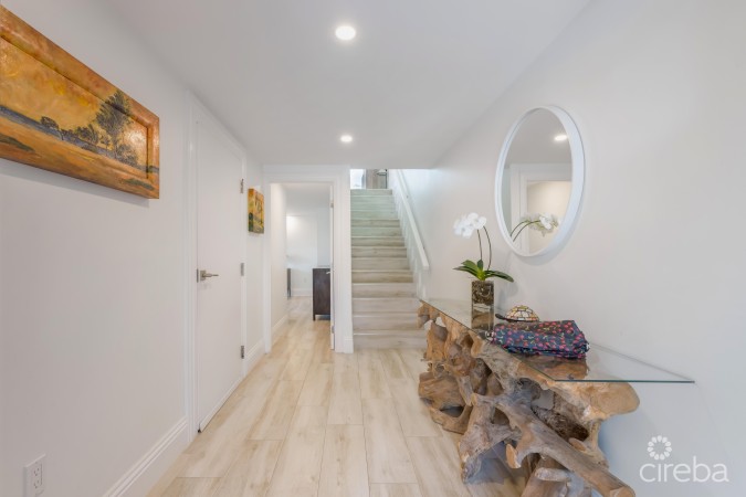 TURNBERRY VILLAS WEST - END UNIT