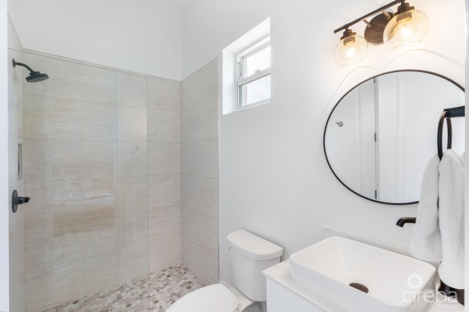 TURNBERRY VILLAS WEST - END UNIT