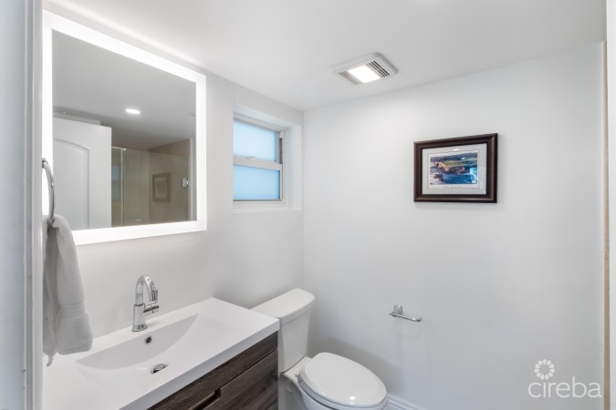 TURNBERRY VILLAS WEST - END UNIT