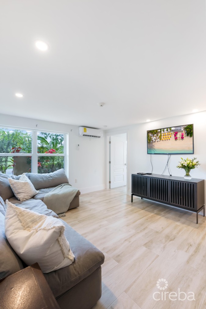 TURNBERRY VILLAS WEST - END UNIT
