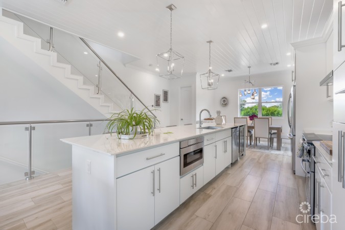 TURNBERRY VILLAS WEST - END UNIT