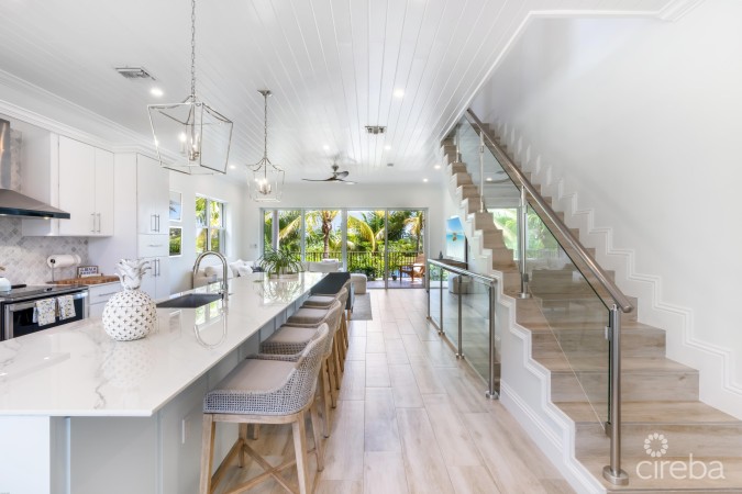 TURNBERRY VILLAS WEST - END UNIT