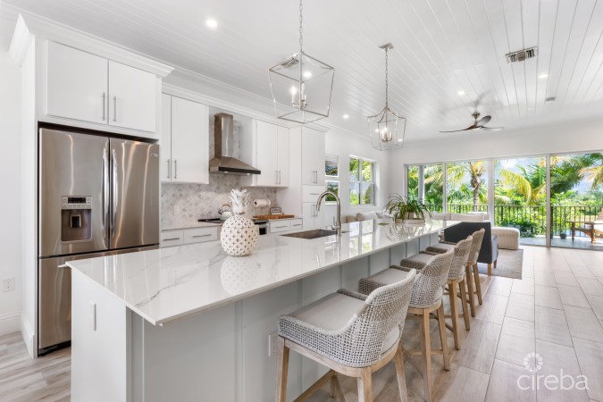 TURNBERRY VILLAS WEST - END UNIT